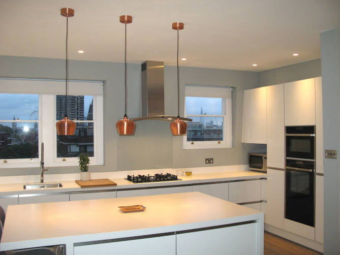 White-High-Gloss-Kitchen-Installation