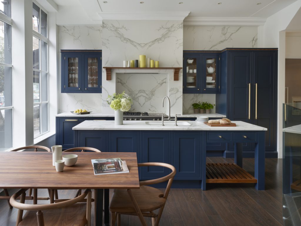 Eridge Road, Crowborough Navy blue Traditional kitchen with table