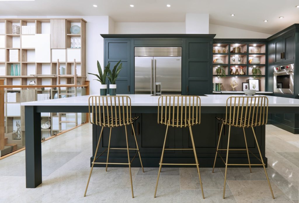 shaker-style-kitchen-with-built-in-appliances